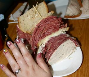 Ein Sandwich im 'Carnegie Deli', New York City.