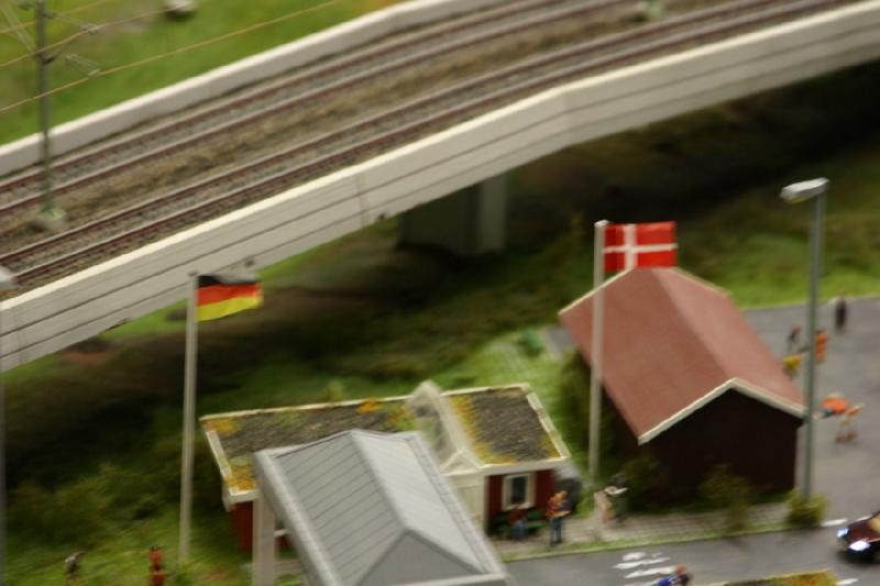 2006-11-25 09:42:50 ** Germany, Hamburg, Miniature Wonderland ** Shaky national flags.