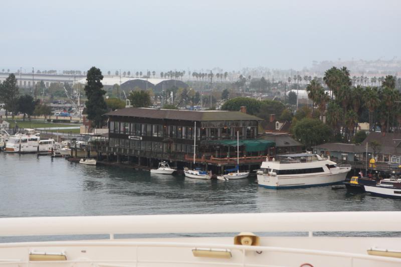 2012-11-17 16:24:55 ** Los Angeles ** Ein Restaurant am Ufer.