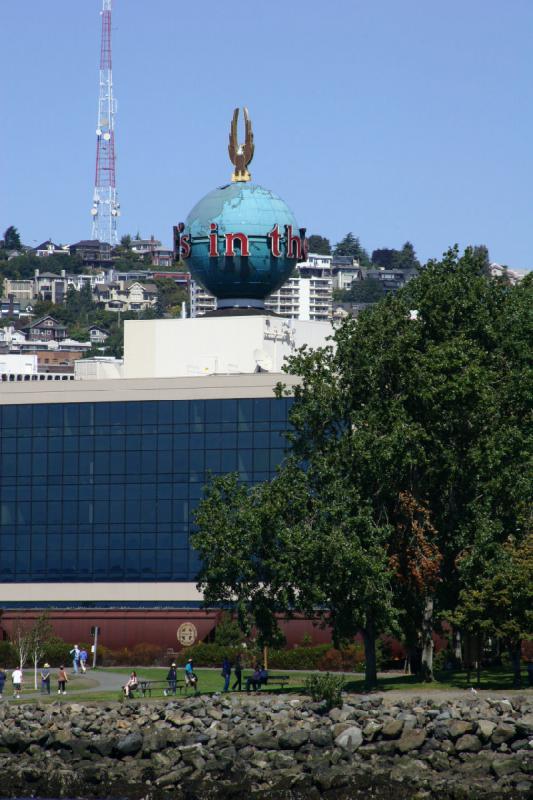 2007-09-01 13:48:54 ** Seattle ** Gebäude des Seattle Post-Intelligencer. Der Globus auf dem Gebäude ist vom alten Bürogebäude näher des Stadtzentrums zum neuen Gebäude gezogen.