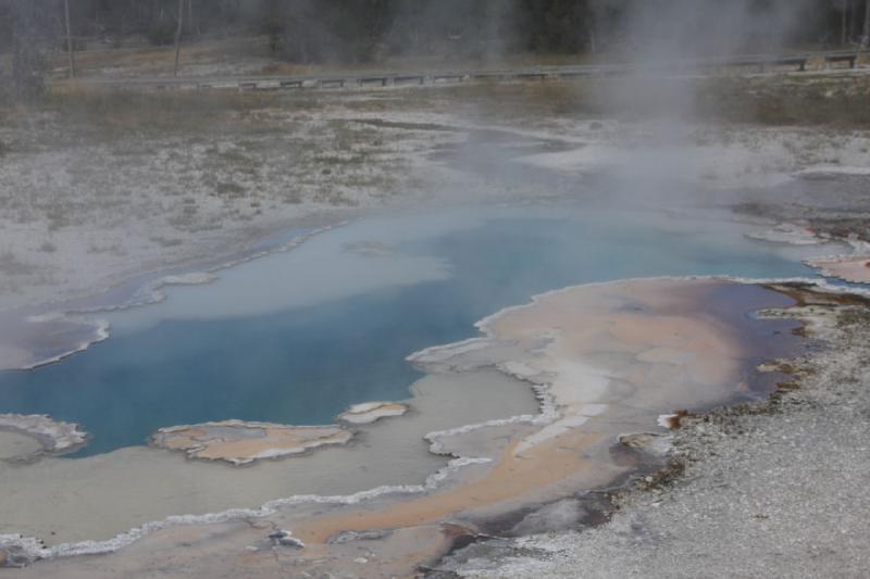 2008-08-15 12:02:36 ** Yellowstone Nationalpark ** Der untere Teil von 'Doublet Pool', dem Doppelbecken.