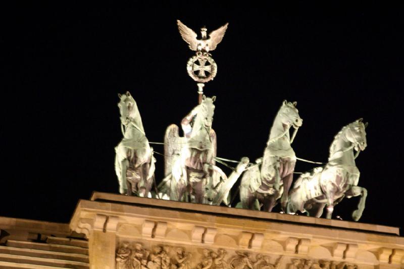 2006-11-27 17:13:18 ** Berlin, Deutschland ** Quadriga auf dem Brandenburger Tor.