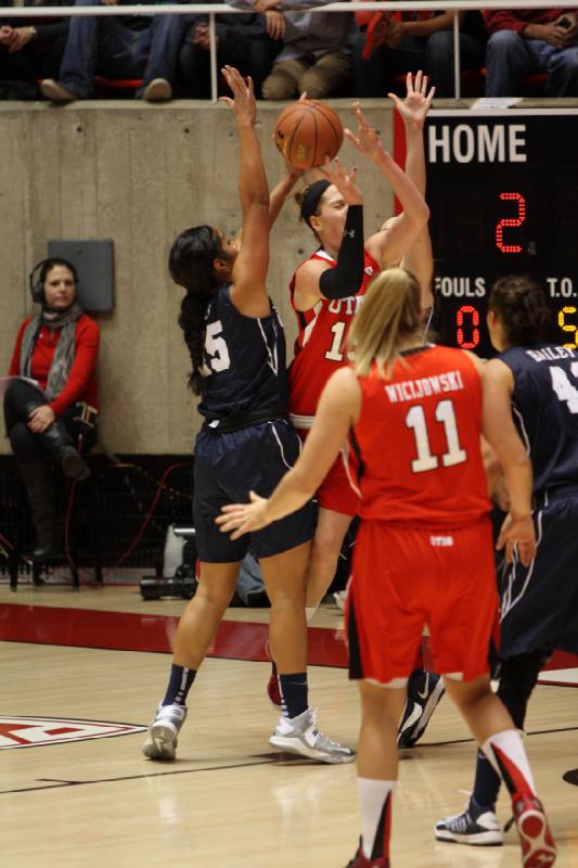 2012-12-08 15:06:18 ** Basketball, BYU, Michelle Plouffe, Taryn Wicijowski, Utah Utes, Women's Basketball ** 