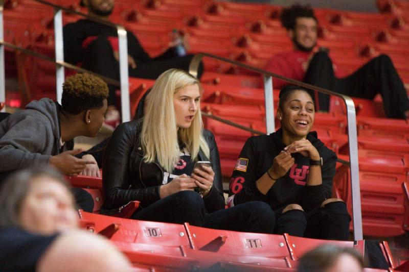 2017-02-03 21:18:14 ** Basketball, Cheyenne Wilson, Damenbasketball, Iwalani Rodrigues, Taryn Wicijowski, Utah Utes, Washington ** 