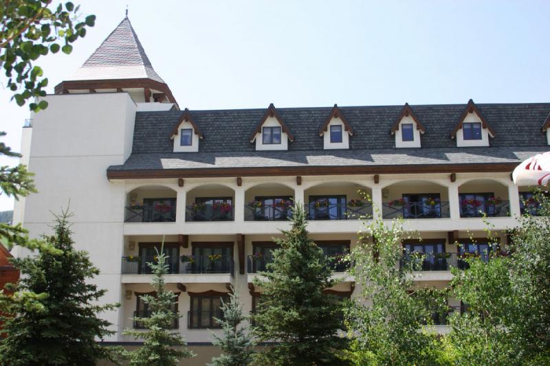 2006-07-22 11:16:50 ** Vail ** Das Marriott-Hotel in Vail.