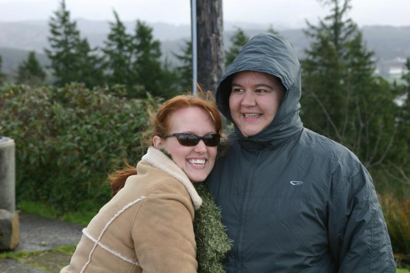 2006-01-28 14:18:32 ** Astoria, Erica, Katie, Oregon ** Katie und Erica.