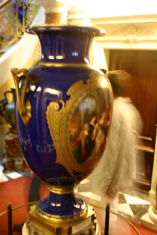 2005-08-20 13:13:59 ** Deutschland, München ** Eine Vase im Schloß Linderhof. In Linderhof darf man fotografieren.