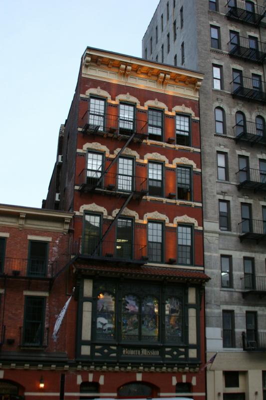 2006-05-07 19:35:20 ** New York ** Die 'Bowery Mission', ein Anlaufpunkt der Armen in der 'Lower East Side' seit 1879.