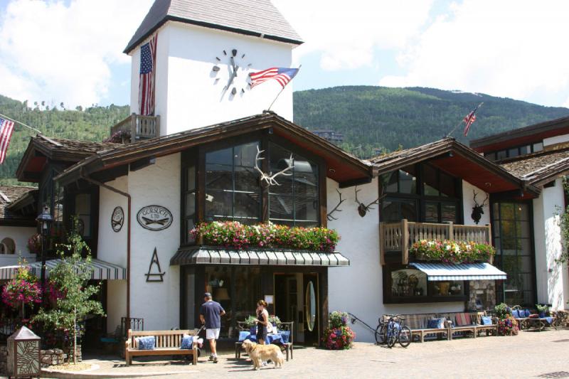 2006-07-22 11:36:00 ** Vail ** Der Versuch, möglichst authentisch europäisch auszusehen.