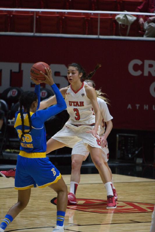 2016-01-31 15:22:34 ** Basketball, Damenbasketball, Malia Nawahine, Paige Crozon, UCLA, Utah Utes ** 