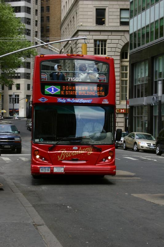 2006-05-07 13:10:22 ** New York ** Einer der Gray Line Tourbusse.