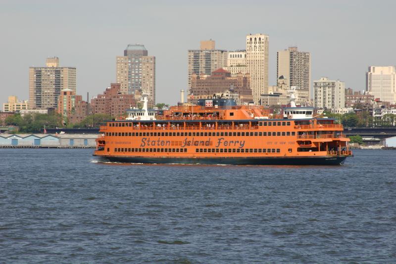 2006-05-07 16:32:44 ** New York ** Die 'Staten Island Ferry', eine kostenlose Fährverbindung zwischen Staten Island und Manhattan.