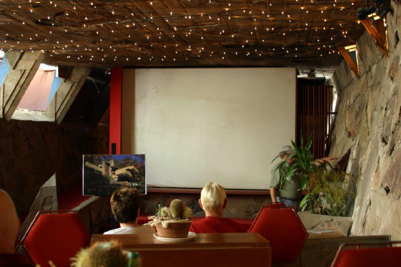 2007-04-14 15:43:02 ** Phoenix, Taliesin West ** The walls in this room are not straight on purpose to prevent echos.