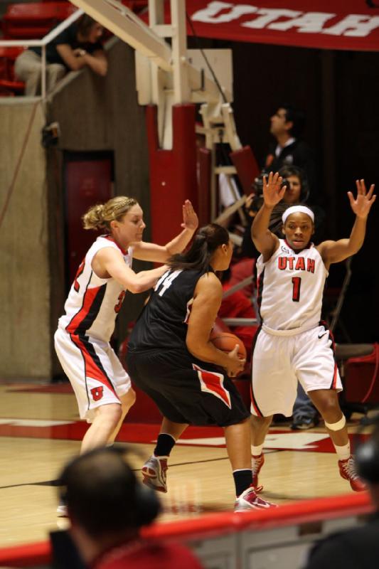 2010-12-20 20:00:55 ** Basketball, Damenbasketball, Diana Rolniak, Janita Badon, Southern Oregon, Utah Utes ** 