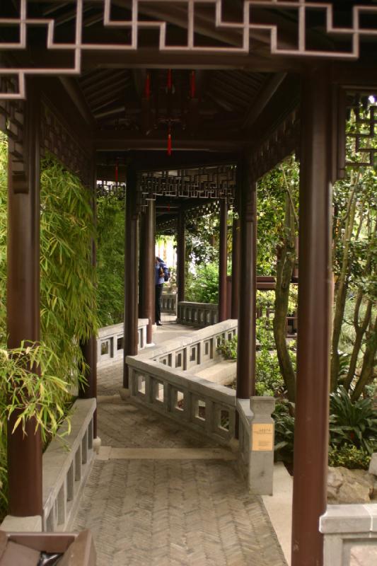 2005-05-05 12:05:51 ** Botanical Garden, Oregon, Portland ** Canopied walkway.