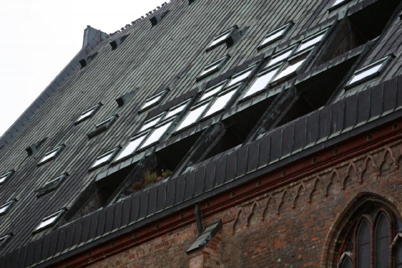 2006-11-26 14:53:30 ** Deutschland, Rostock ** Es sieht fast aus als ob diese Kirche bewohnt ist. Sie wird auf jeden Fall nicht mehr für Gottesdienste benutzt.