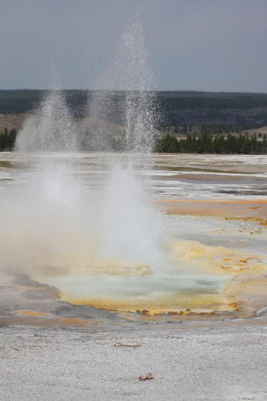 2009-08-03 10:48:05 ** Yellowstone National Park ** Boiling water in the area of 'Fountain Paint Pot'.