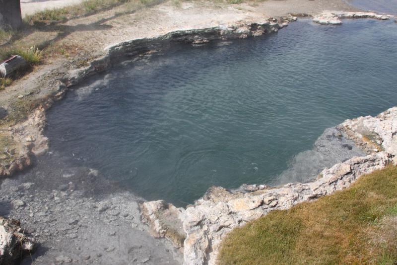 2009-08-03 10:00:36 ** Yellowstone National Park ** A small hot pond directly at the Firehole River.