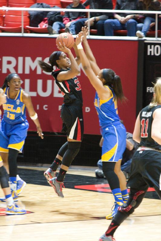 2015-01-09 18:25:28 ** Basketball, Damenbasketball, Tanaeya Boclair, Taryn Wicijowski, UCLA, Utah Utes ** 