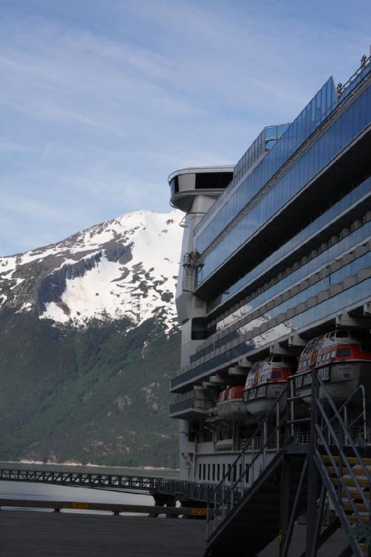 2012-06-21 07:37:31 ** Alaska, Kreuzfahrt, Skagway ** Unser Schiff in Skagway.