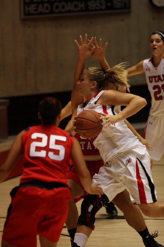 2011-11-05 18:03:13 ** Basketball, Chelsea Bridgewater, Damenbasketball, Dixie State, Taryn Wicijowski, Utah Utes ** 