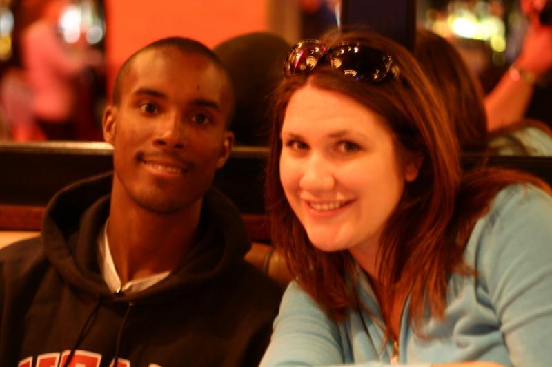 2006-05-06 20:38:44 ** New York ** Sef und Lindsey in einer Kneipe im 'Empire State Building'.