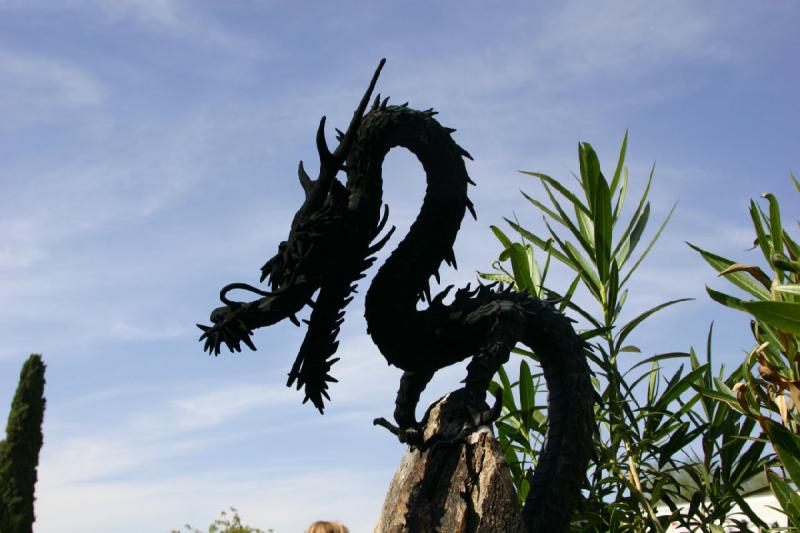 2007-04-14 15:21:08 ** Phoenix, Taliesin West ** Feuerspeiender Drache.