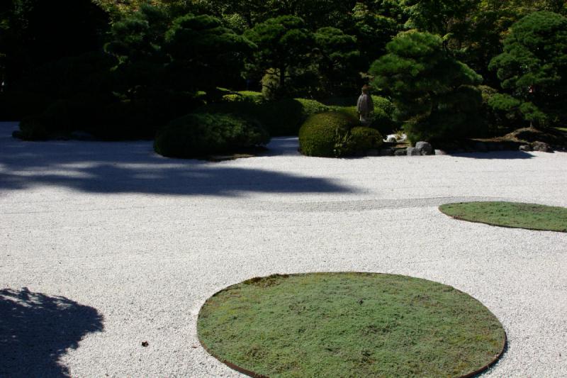 2007-09-02 14:27:16 ** Portland ** The rock garden. Here too the water is symbolized with waves in the gravel.