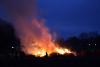 Das Osterfeuer am Abend vor Ostern in Hundsmühlen.