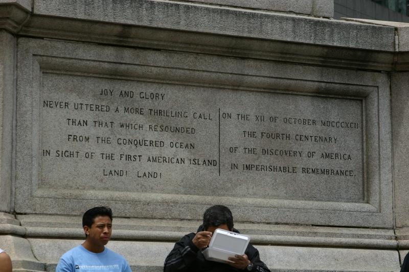 2006-05-08 12:58:36 ** New York ** Der Tafel nach wurde dieses Denkmal am 2. Oktober 1892 gewidmet, 400 Jahre, nachdem Columbus Amerika erreicht hat.