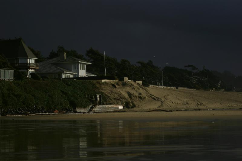 2006-01-28 16:51:40 ** Cannon Beach, Oregon ** It was not really quite this dark.