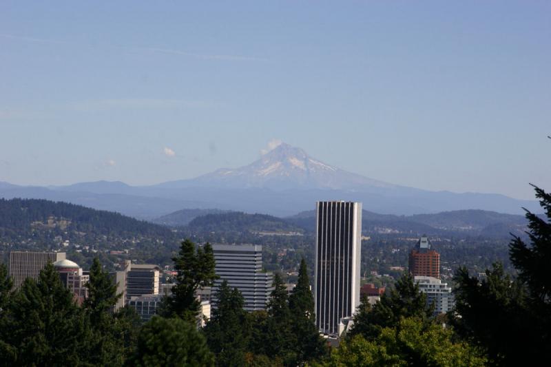 2007-09-02 14:36:38 ** Portland ** Portland in the foreground and Mount Hood in the background.