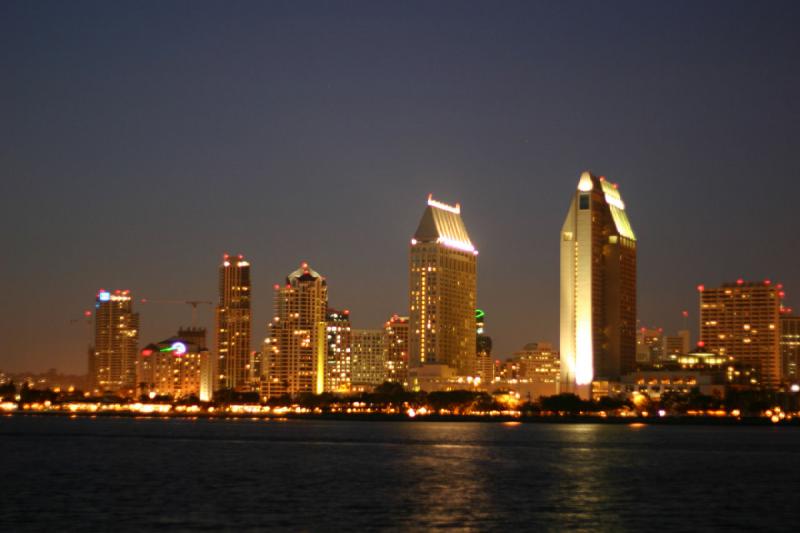 2008-03-21 19:35:30 ** San Diego ** Skyline of San Diego.