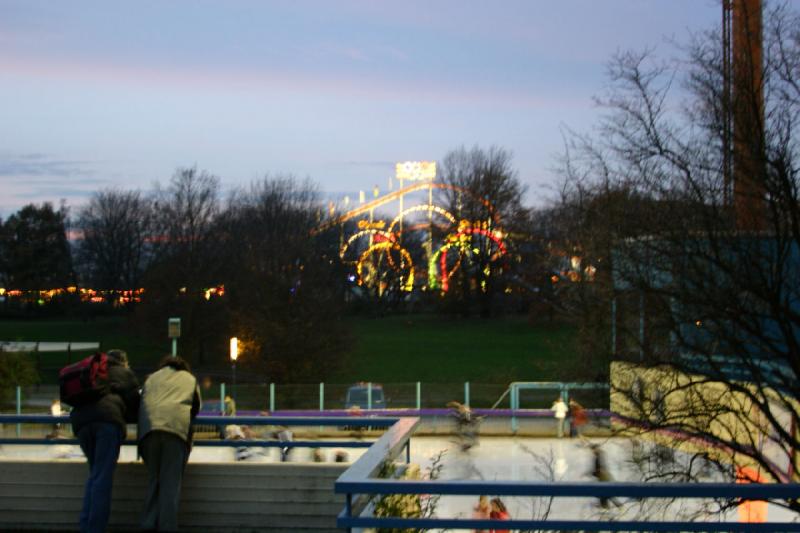 2006-11-25 16:34:04 ** Deutschland, Hamburg ** Hamburger Dom im Hintergrund.