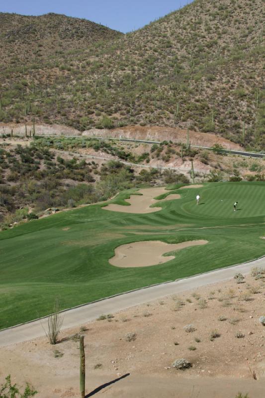 2006-06-16 15:38:16 ** Tucson ** Der 27-Loch-Kurs am JW Marriott Starr Pass wurde vom Golfer Arnold Palmer entworfen.