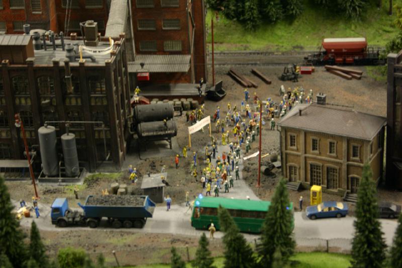 2006-11-25 10:40:02 ** Deutschland, Hamburg, Miniaturwunderland ** Ist es ein Streik?