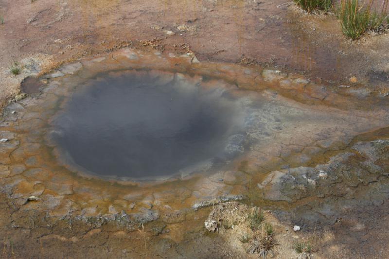 2008-08-15 12:04:37 ** Yellowstone Nationalpark ** Ein ziemlich stiller Geysir.