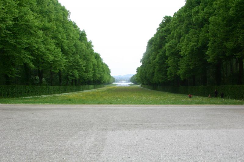 2008-05-17 14:43:30 ** Deutschland, München ** Blick vom Schloß zum Wasser.