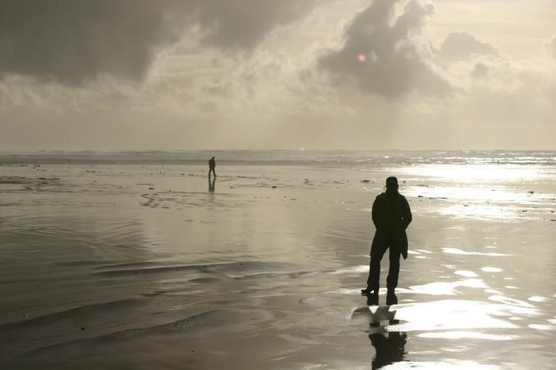 2006-01-28 16:54:44 ** Cannon Beach, Katie, Oregon ** Katie wanted to have a few photos that had only her silhouette.