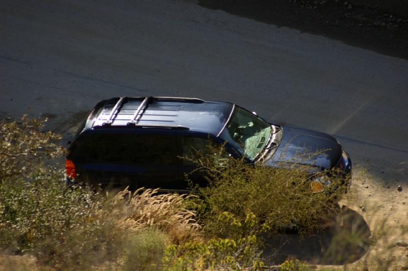 2007-10-12 16:39:02 ** Kalifornien ** Der blaue GMC Envoy ist der Mietwagen von Renke, Tanja, Dirk und Andreas.