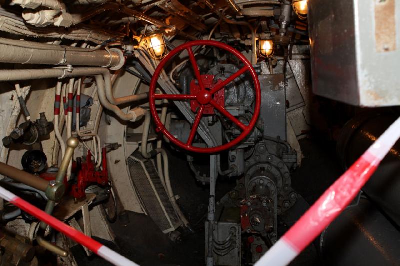 2010-04-15 15:58:18 ** Bremerhaven, Germany, Submarines, Type XXI, U 2540 ** Stern room.