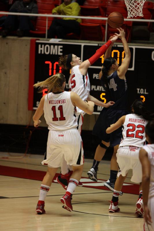 2012-11-27 20:17:59 ** Basketball, Damenbasketball, Danielle Rodriguez, Iwalani Rodrigues, Michelle Plouffe, Taryn Wicijowski, Utah State, Utah Utes ** 