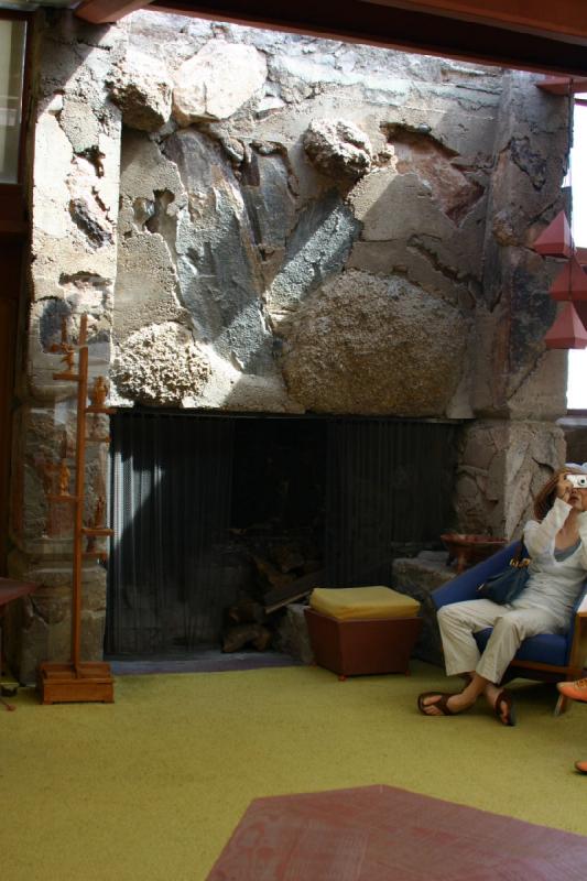 2007-04-14 14:42:42 ** Phoenix, Taliesin West ** The large fire place inside the living room. 2007-04-14 14:42:42 ** Phoenix, Taliesin West ** The large fire place inside the living room.