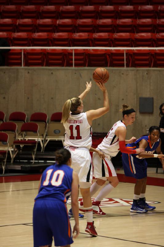 2012-12-15 15:39:52 ** Basketball, Damenbasketball, Houston Baptist Huskies, Michelle Plouffe, Taryn Wicijowski, Utah Utes ** 