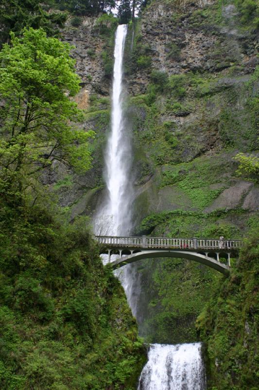 2005-05-06 17:16:44 ** Multnomah Falls ** Upper portion of the Multnomah Falls and bridge.