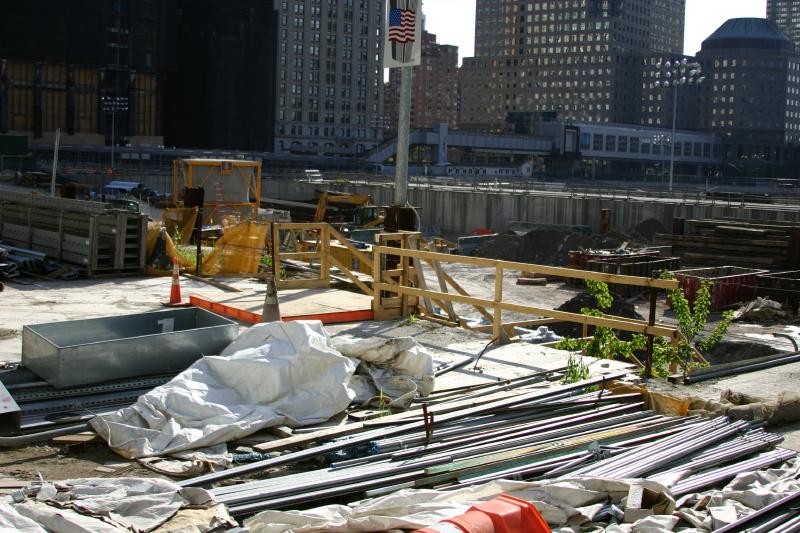 2006-05-07 17:08:16 ** New York ** Baustelle am 'Ground Zero', dem ehemaligen Standort der Zwillingstürme des 'World Trade Center'.