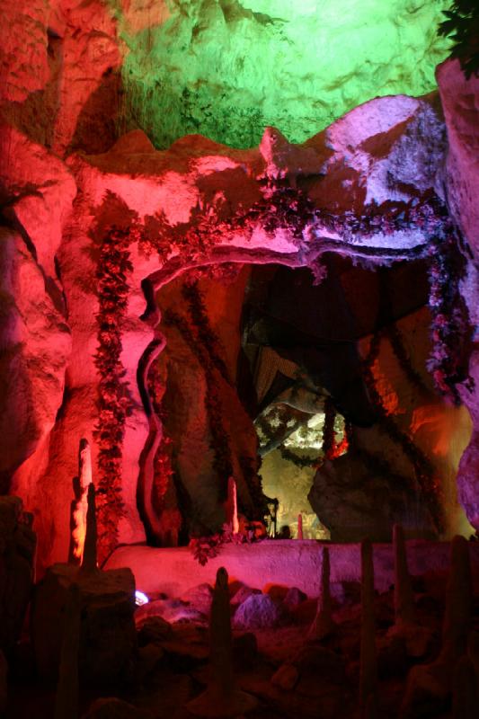 2005-08-20 14:15:31 ** Deutschland, München ** In der Wagnergrotte von Schloß Linderhof.