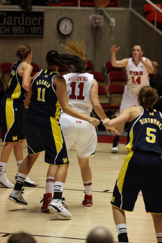 2012-11-16 17:33:47 ** Basketball, Michigan, Paige Crozon, Taryn Wicijowski, Utah Utes, Women's Basketball ** 