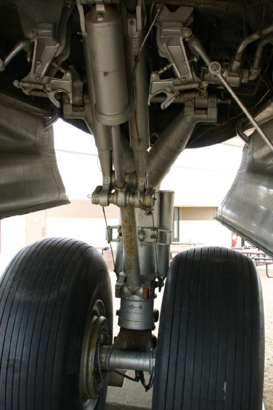 2007-04-01 14:17:46 ** Air Force, Hill AFB, Utah ** Landing gear of the C-124.