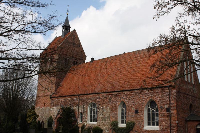 2010-04-03 13:41:32 ** Bad Zwischenahn, Deutschland ** Die Sankt Johannes Kirche in Bad Zwischenahn.